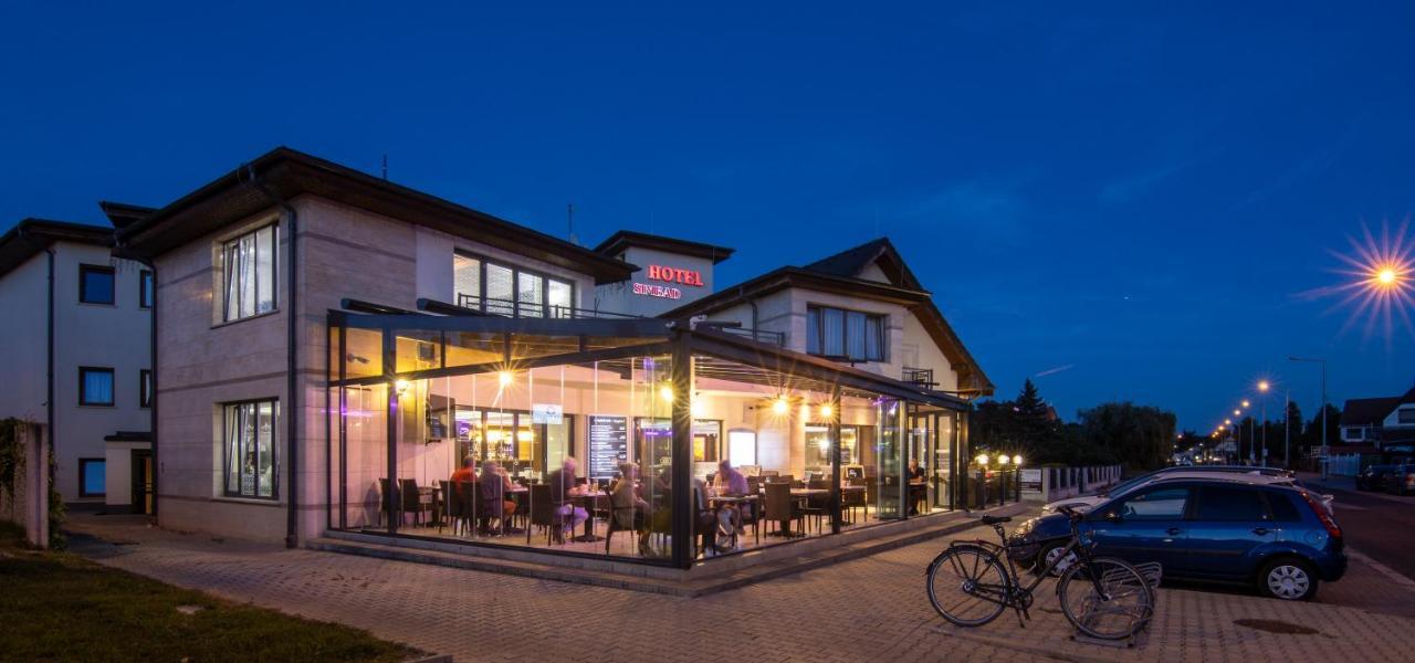 Simbad Hotel & Bar Superior Mosonmagyaróvár Esterno foto