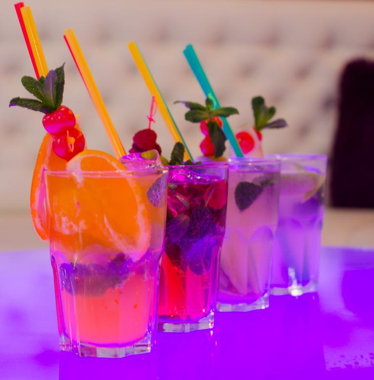 Simbad Hotel & Bar Superior Mosonmagyaróvár Esterno foto